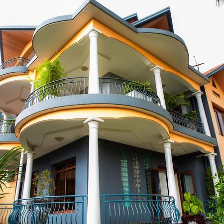 The Vibrant Lodge Gacuriro Kigali Exterior photo