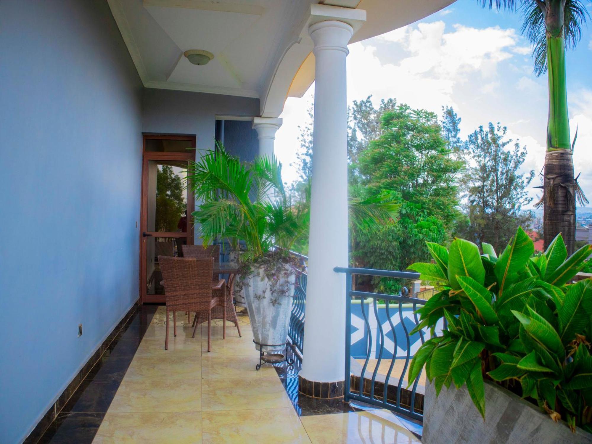 The Vibrant Lodge Gacuriro Kigali Exterior photo
