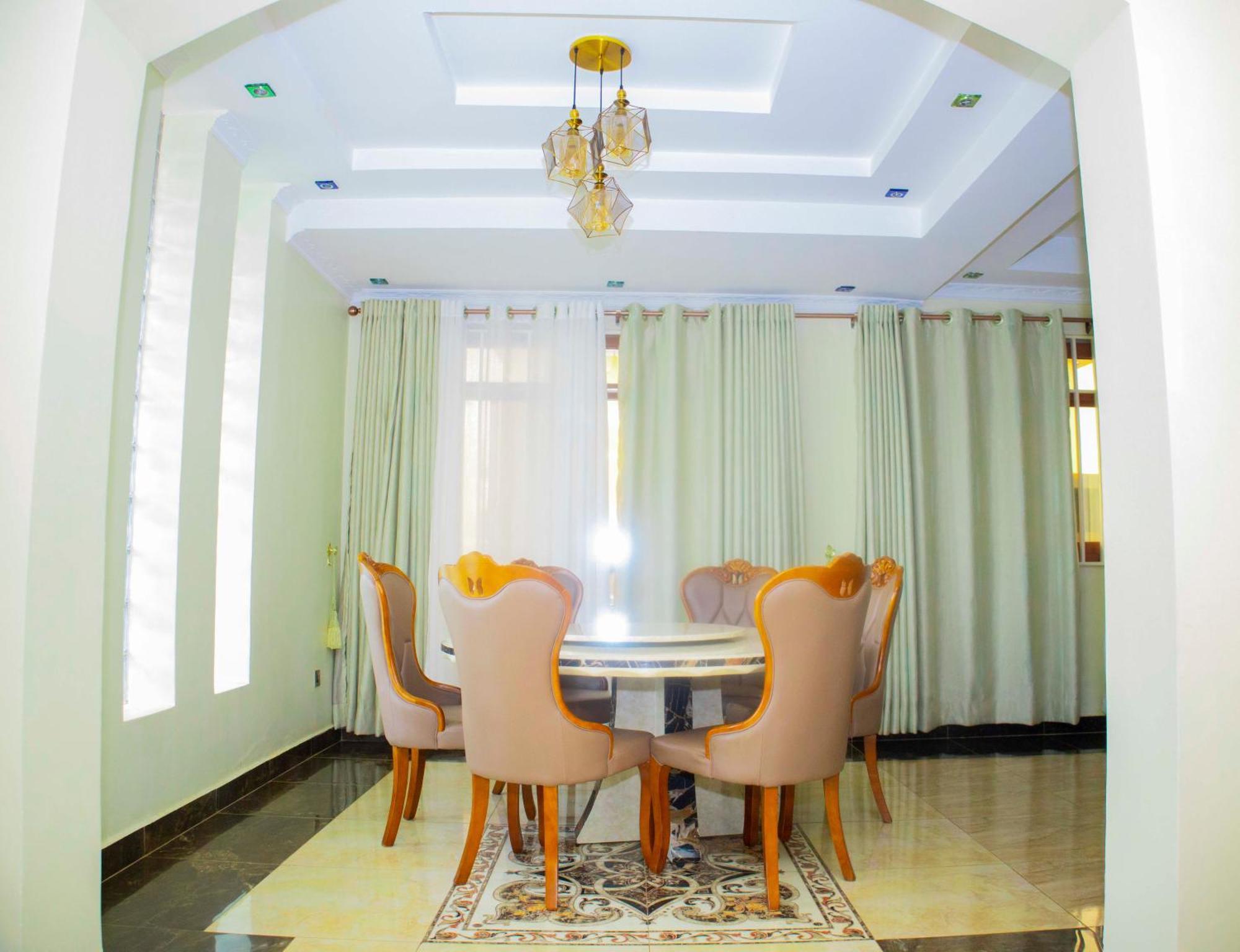 The Vibrant Lodge Gacuriro Kigali Exterior photo