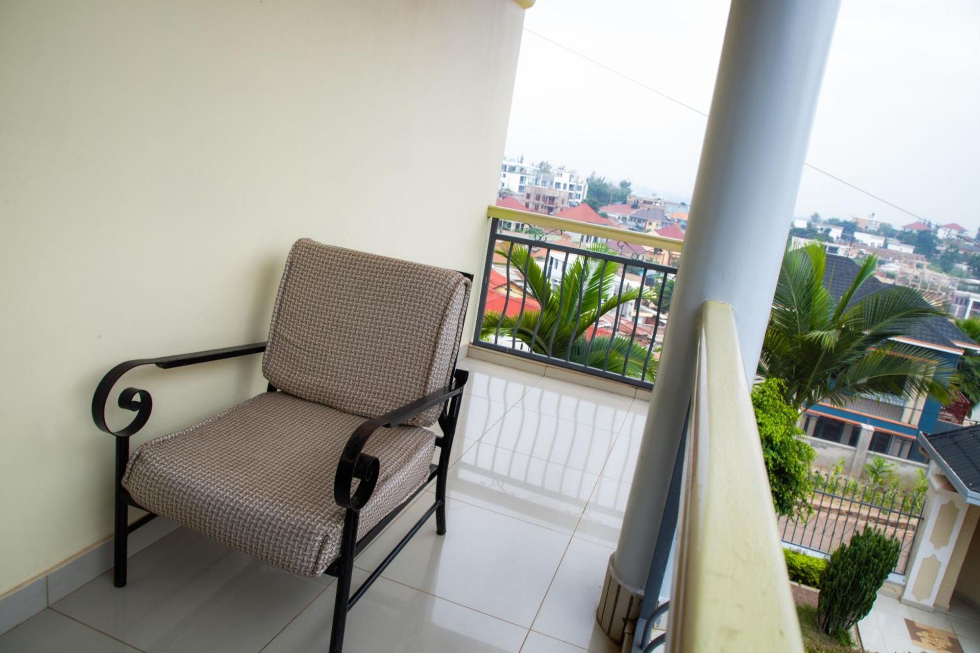 The Vibrant Lodge Gacuriro Kigali Exterior photo